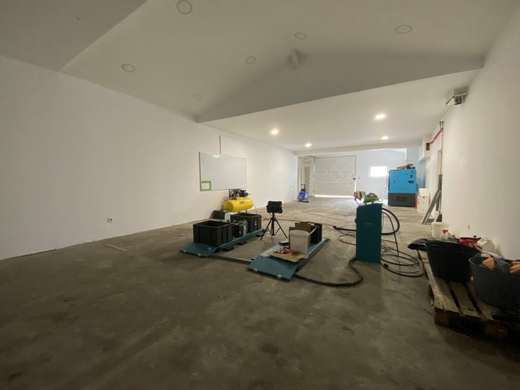 Maison de 130m2 et entrepôt de 100m2