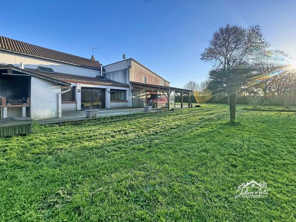 maison de campagne de 200m2 avec dépendance et terrain à batir
